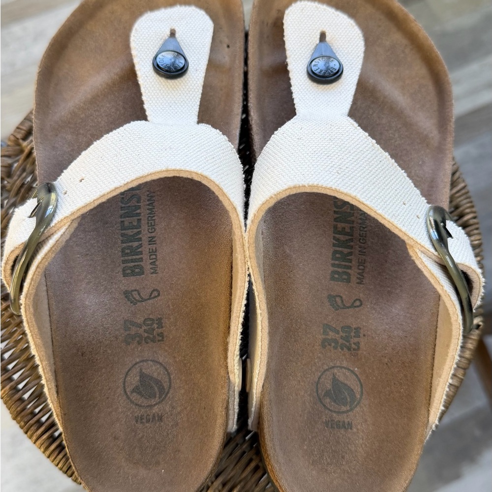 Birkenstock Women's cream Sandals